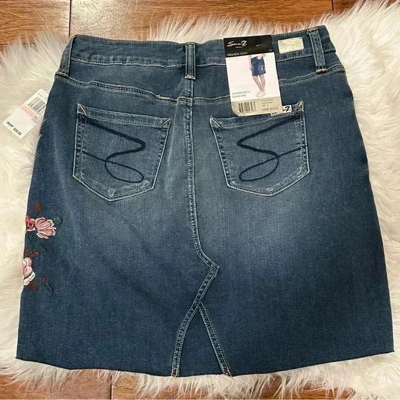 Seven7 Fashion Denim Skirt with Flower Embroidery Size 10 - Picture 6 of 10
